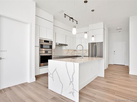 2nd image of 400 NW 1st Ave #4705