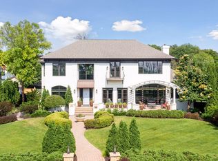 404 Mississippi River Blvd S, Saint Paul, MN 55105