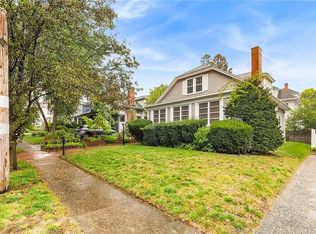 29 Roslyn Ave, Providence, RI 02908