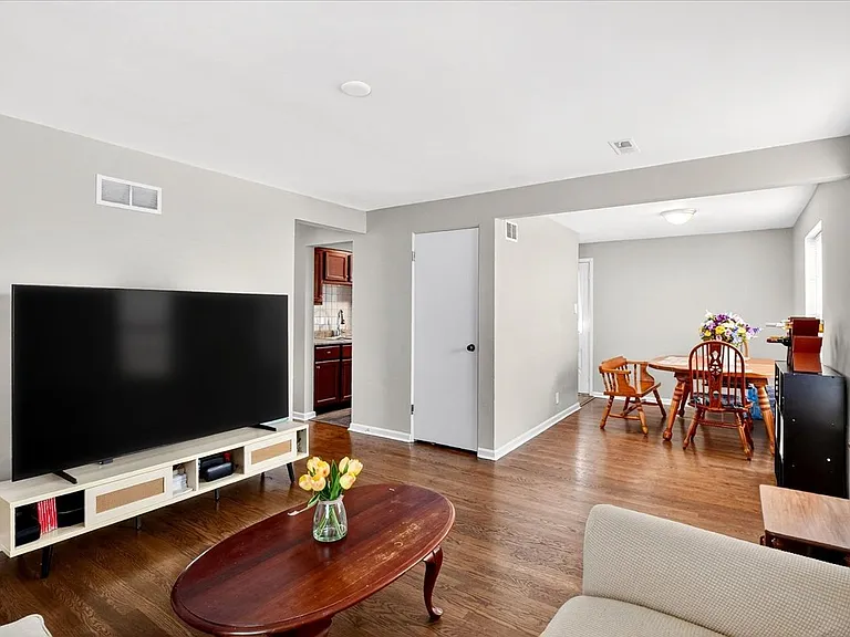 8106 Fawn Ave — Photo 2