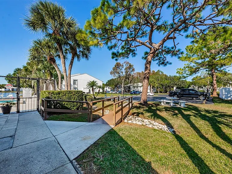 1151 Pine Ridge Cir W #F1 — Photo 41