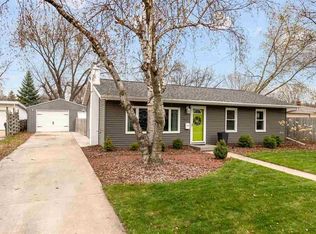 1160 Maple St, Neenah, WI 54956
