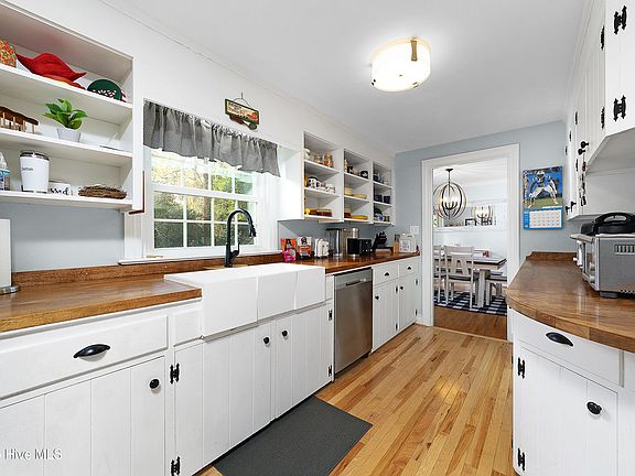 3rd image of 4705 Trent Woods Drive