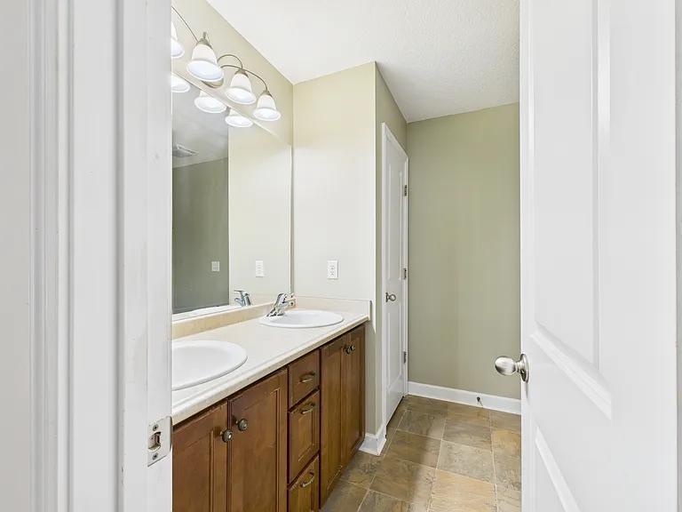 129 Grandview Dr — Photo 29