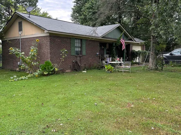 211 N Strickland Rd, Falkville, AL 35622