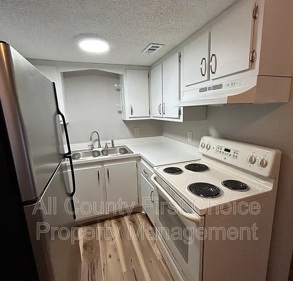 460 93rd Ave N #8 — Photo 4