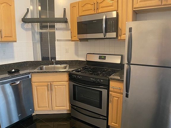 3rd image of 18 N Moore St #2F5