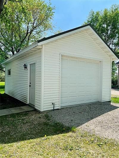 2nd image of 204 Roosevelt St
