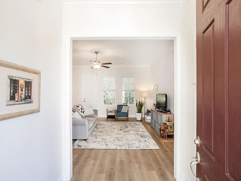 605 Quiet Cir — Photo 3