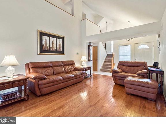 3rd image of 1512 Clifford Cir