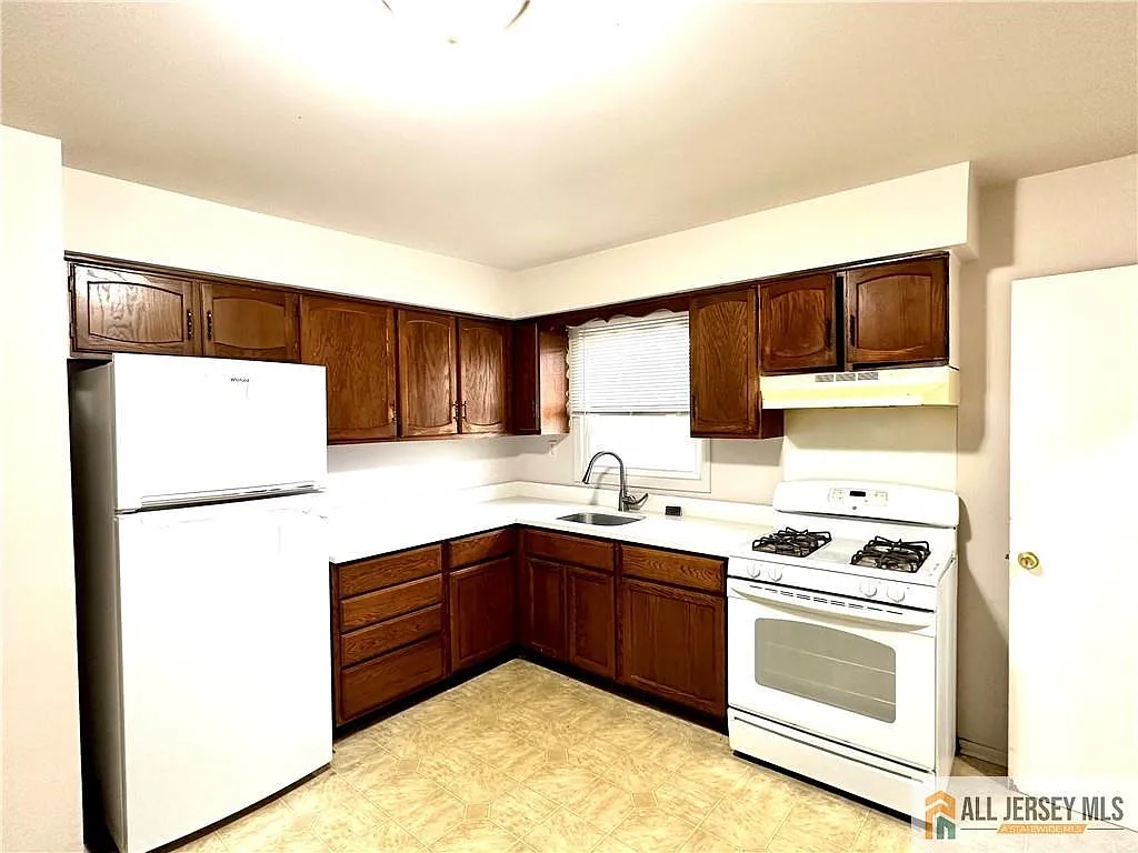 2 bed, 1.5 bath, $2,200 — Photo 1