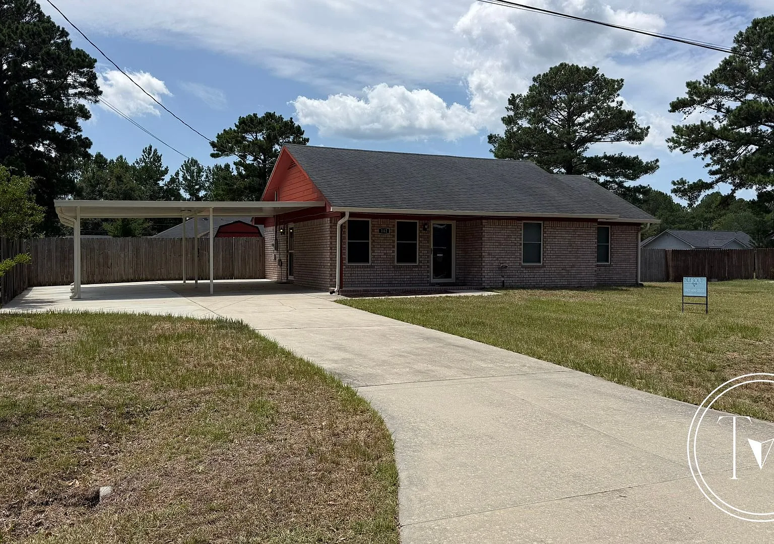 Charming 3-Bedroom Home in Smiley Woods! — Photo 2