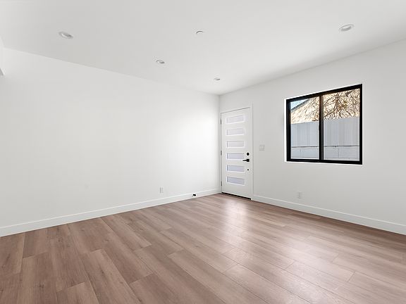 3rd image of 19952 Archwood St #1/2