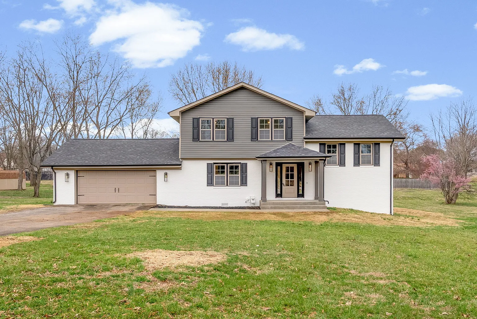 1022 Great Oaks Dr photo 1
