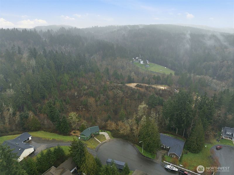 4th image of 1700 Maple Valley Drive