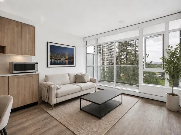 13350 Central Ave #704, Surrey, BC V3T 0S1