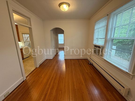 3rd image of 647 Irving St APT 2