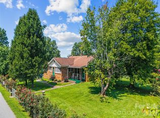 53 Salem Rd, Weaverville, NC 28787