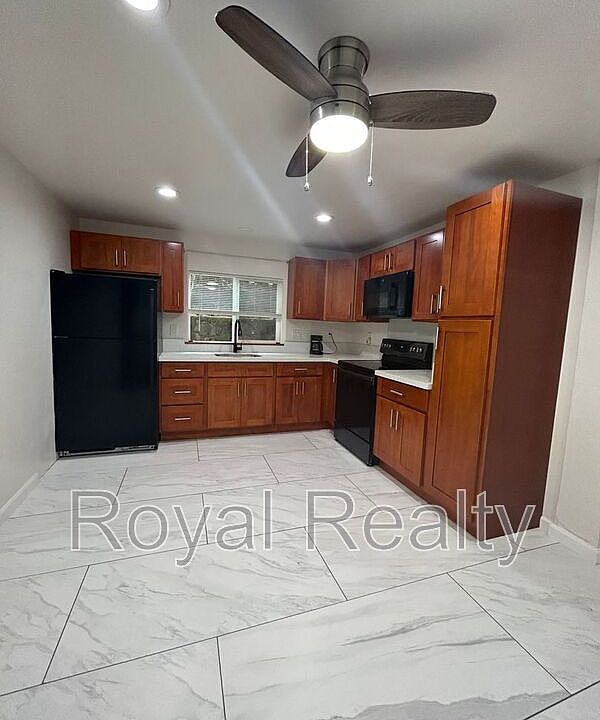 1st image of 2755 Dow St