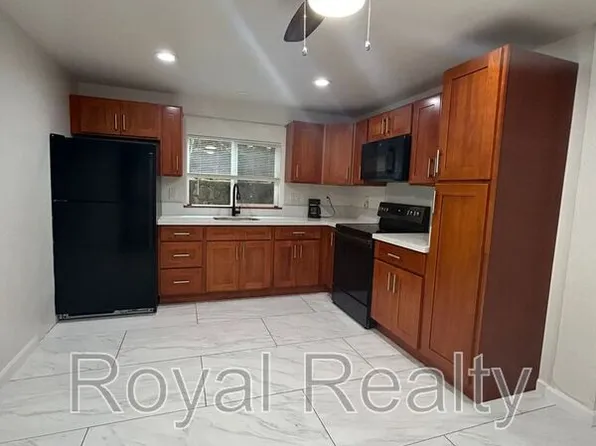 2755 Dow St, Honolulu, HI 96817