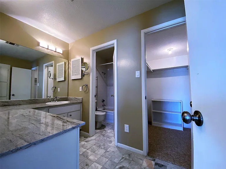 751 Bering Dr #B — Photo 6