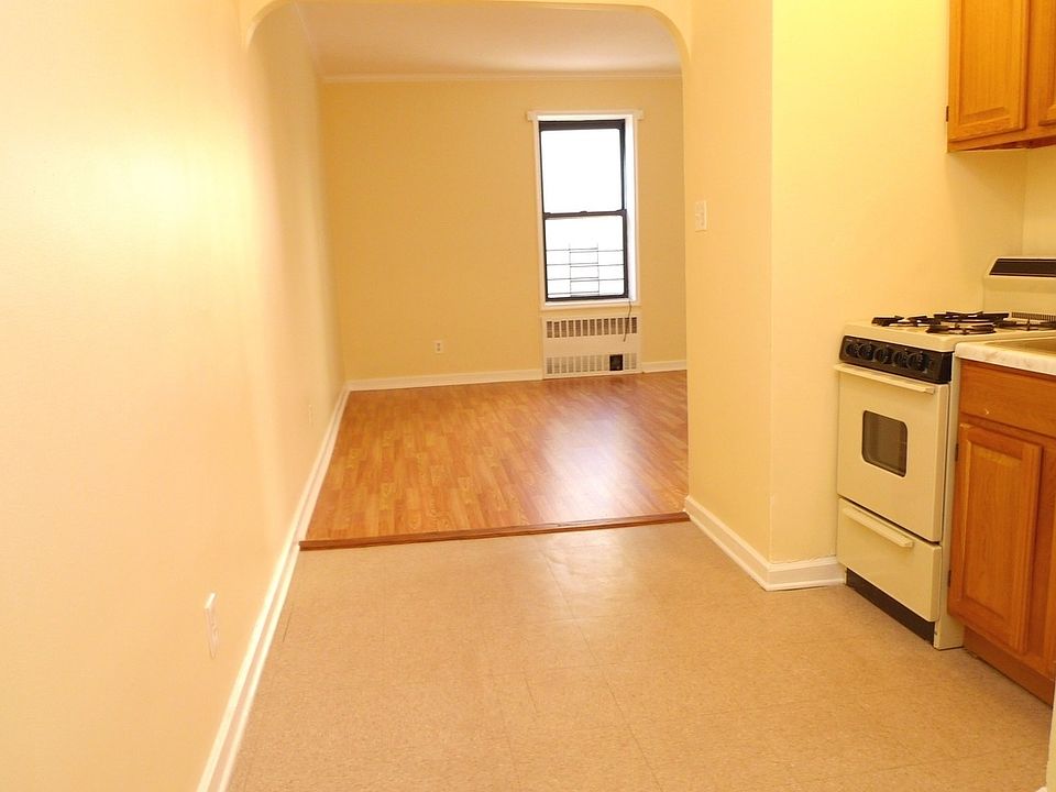 2nd image of 30-98 Crescent St #9
