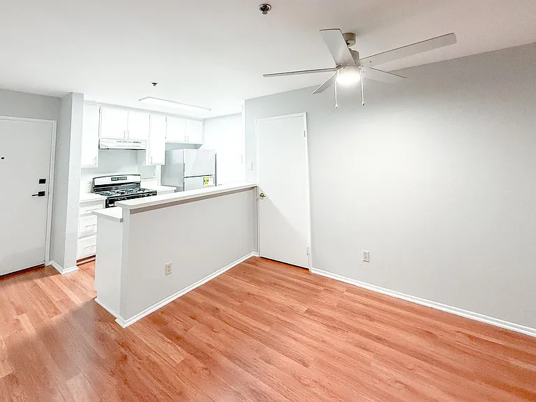 1400 Venice Blvd.- Modern Living in the Heart of Venice Renovated 2 Bedroom Units — Photo 30