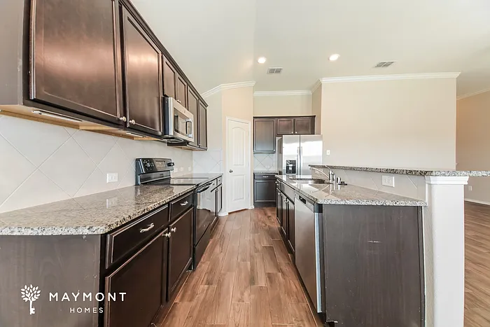 4 bed, 2.0 bath, 1831 sqft, $2,145 — Photo 4