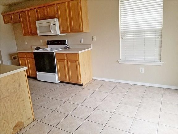 3rd image of 1106 Sunrise Cir