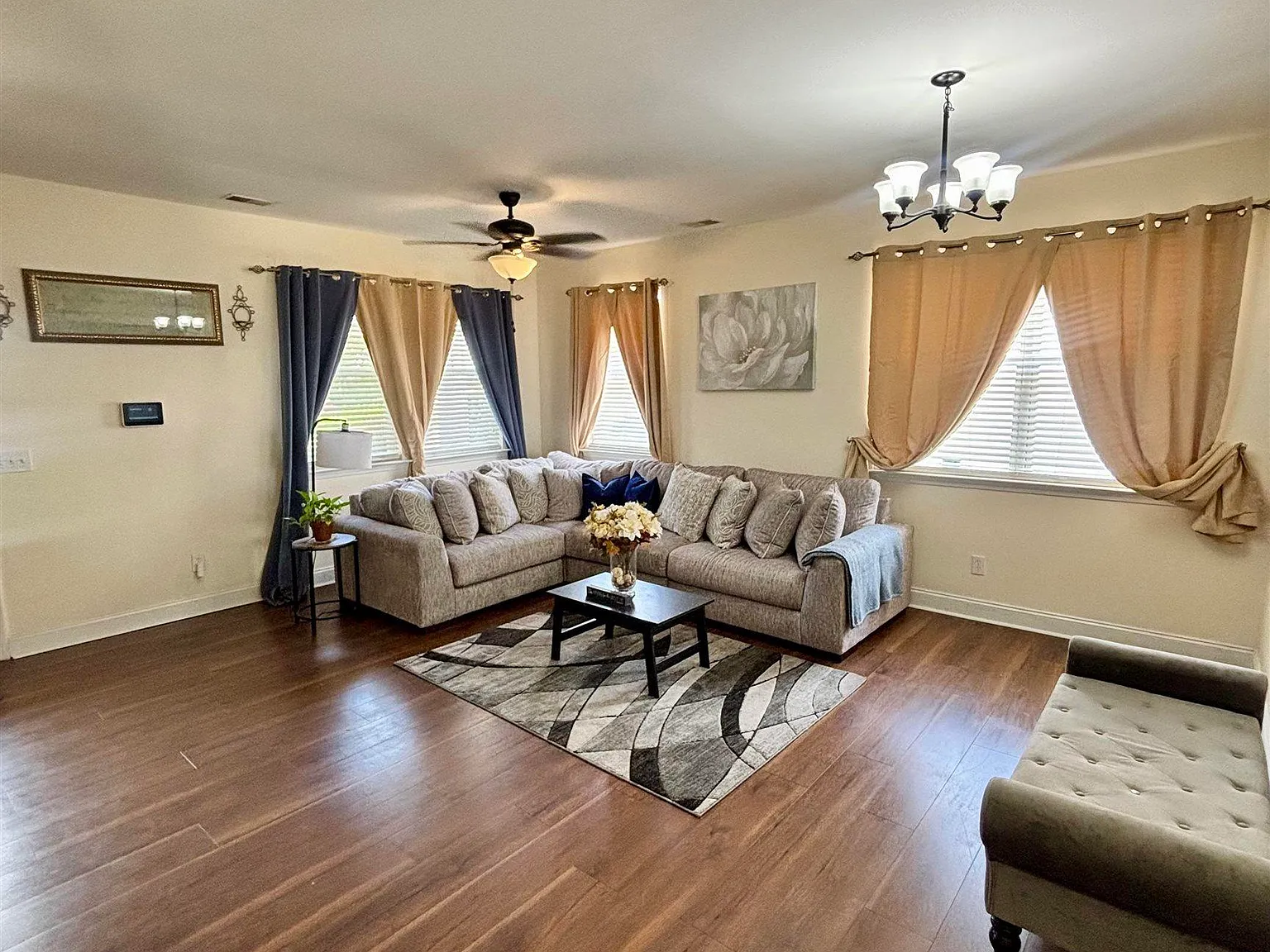 4 bed, 2729 sqft, $2,300 — Photo 3