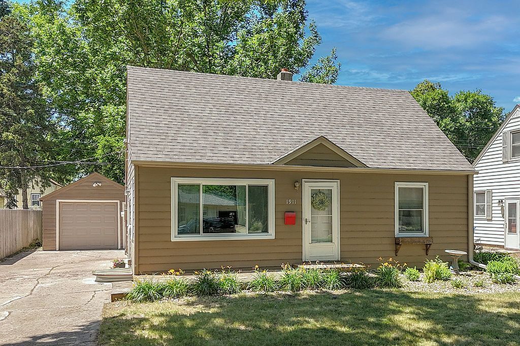 1911 S Willow Ave - Property Image