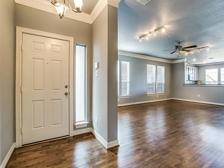 2330 Throckmorton St — Photo 25
