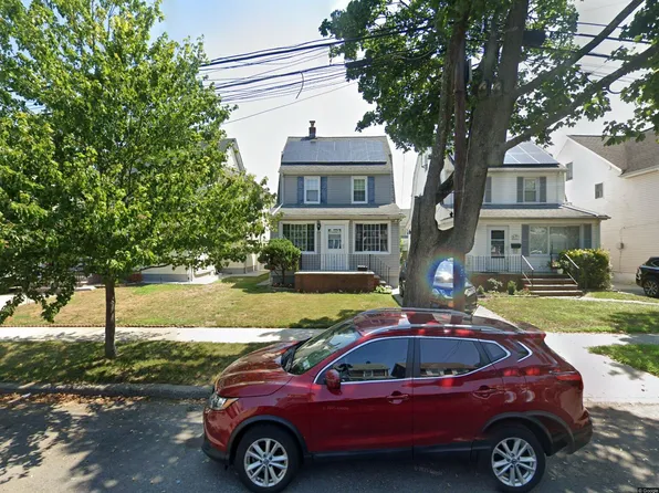 8903 249th St, Bellerose, NY 11426