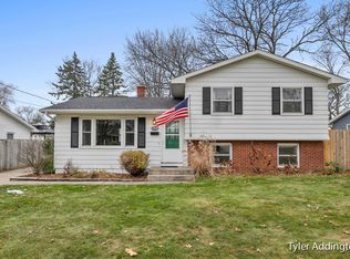 1537 Oakcrest St SW, Wyoming, MI 49509