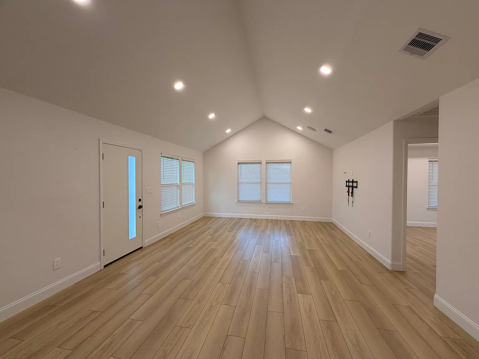 2 bed, 1.5 bath, 950 sqft, $1,650 — Photo 4