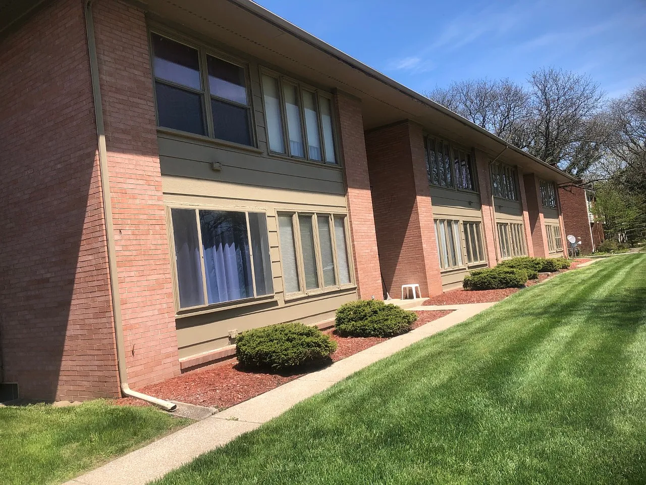 2 bed, 1.5 bath, 980 sqft, $1,150 — Photo 1