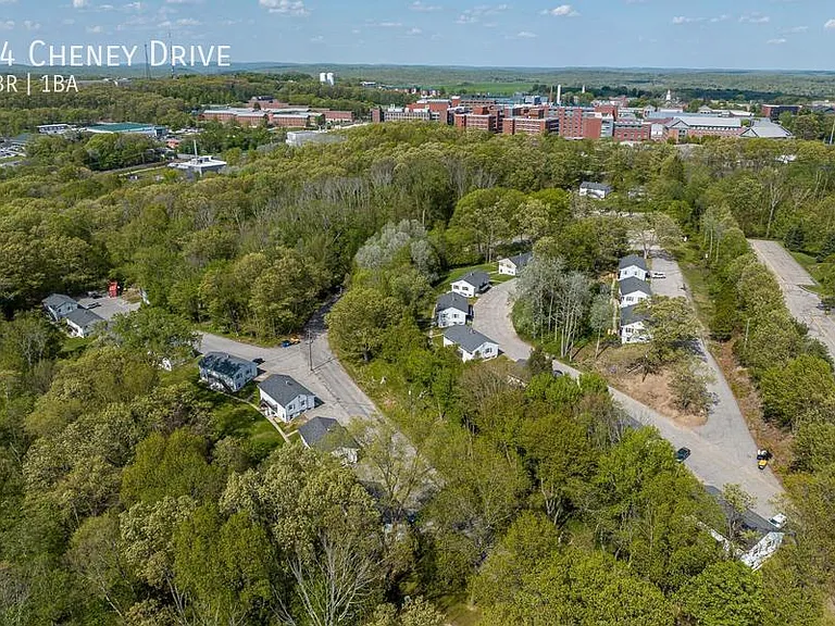 64 Cheney Dr — Photo 4