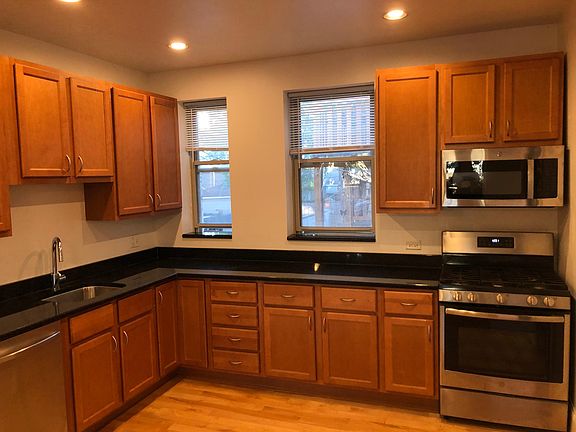 4th image of 3052 N Ashland Ave #1
