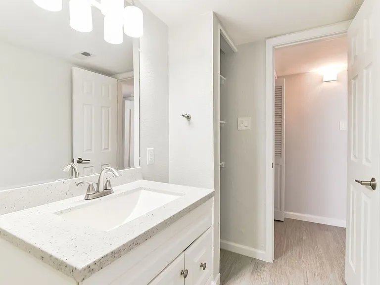Sun Ridge Apartments — Photo 18