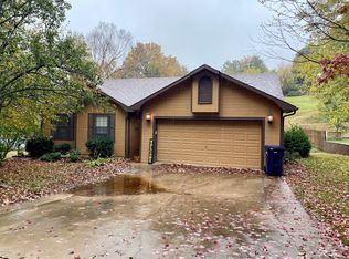 903 Canyon Dr, Neosho, MO 64850