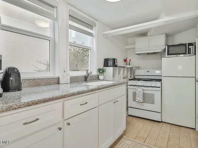 1637 Malcolm Ave #1637 — Photo 14
