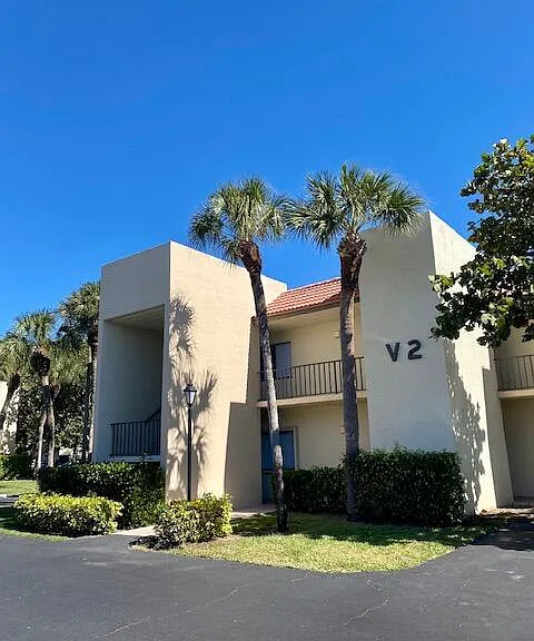 1605 S US Highway 1 #V2-106 — Photo 1