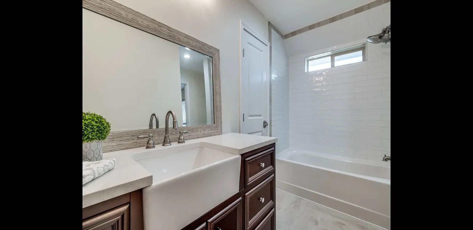 4 bed, 2323 sqft, $2,700 — Photo 3