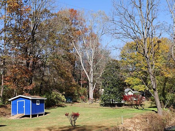 5th image of 181 Edgewood Dr