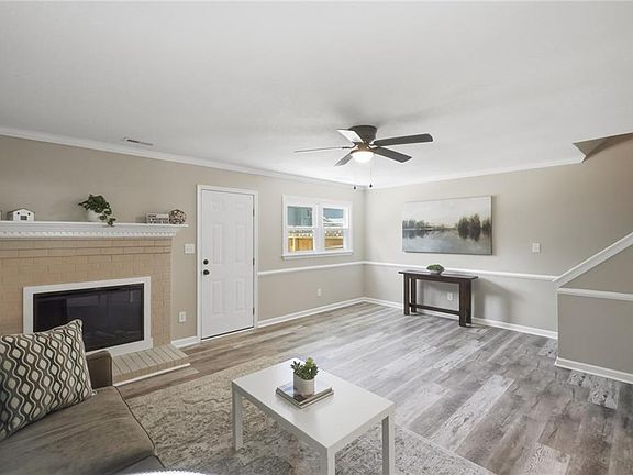 3rd image of 25 Corwin Cir