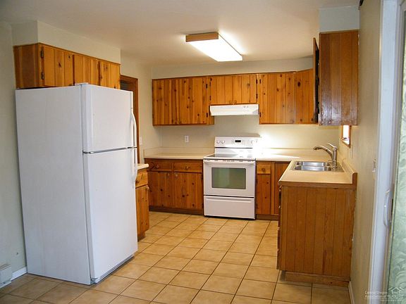 5th image of 1210 SE 7th St
