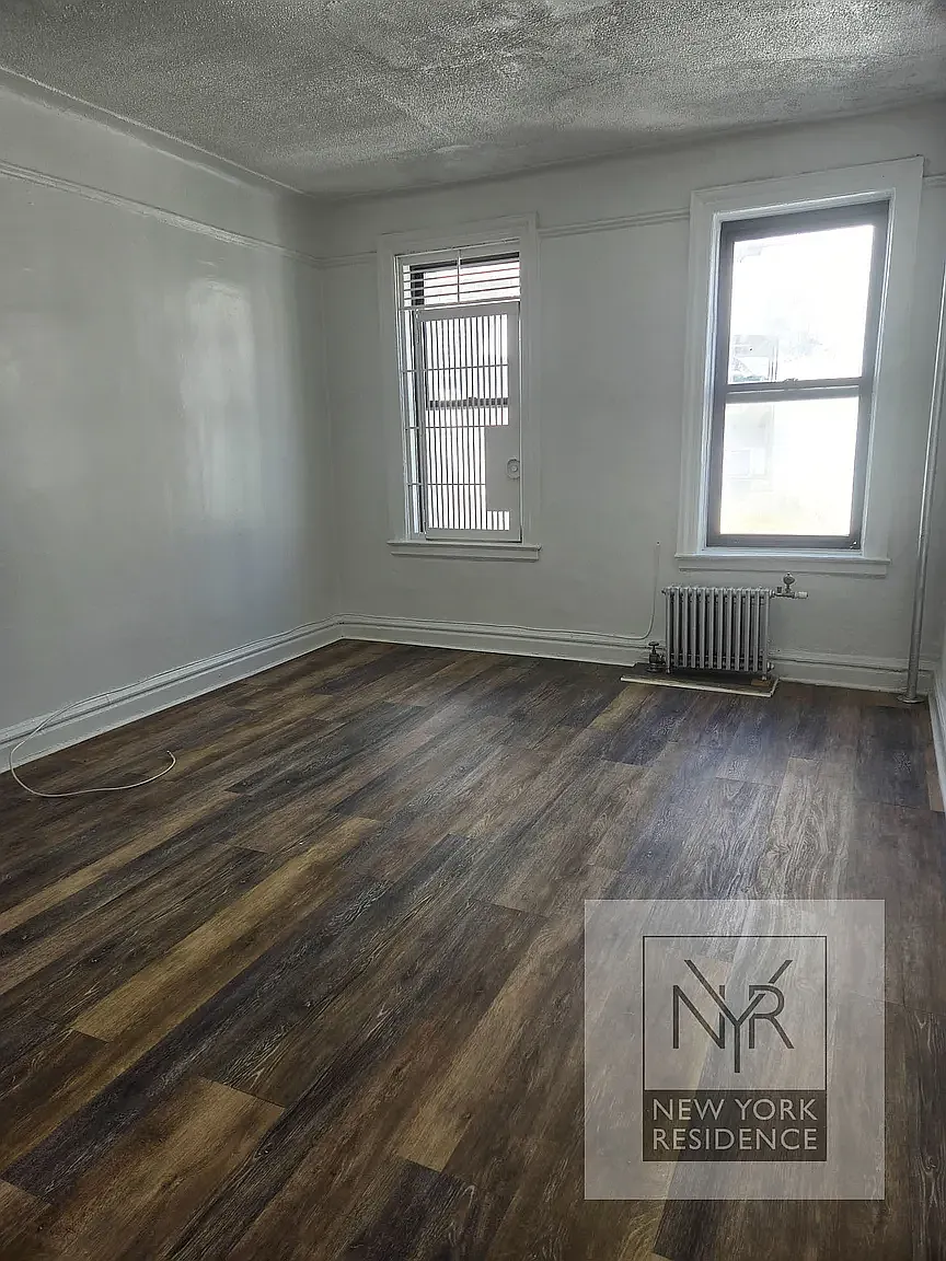735 Walton Avenue — Photo 4