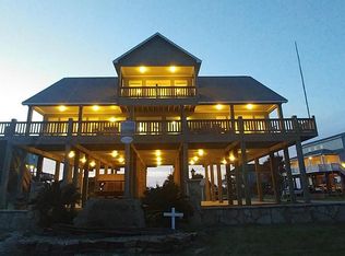 865 Bowers Ln, Crystal Beach, TX 77650