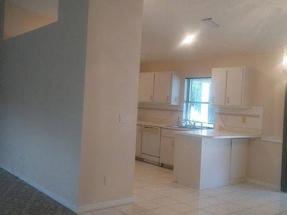 4th image of 1717 SE 5th Pl