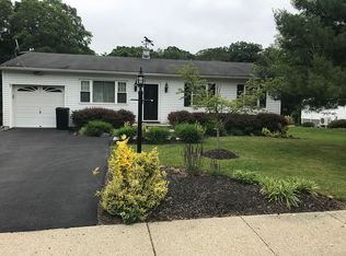 27 Newbury St, Monroe, NY 10950